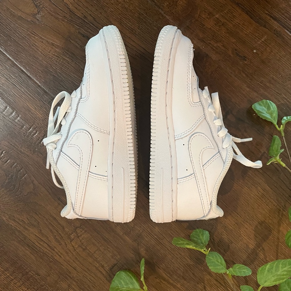 Uptown white sneakers